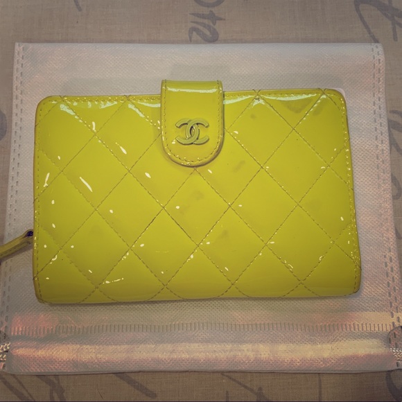 CHANEL Patent Leather Compact Wallet - Picture 1 of 10